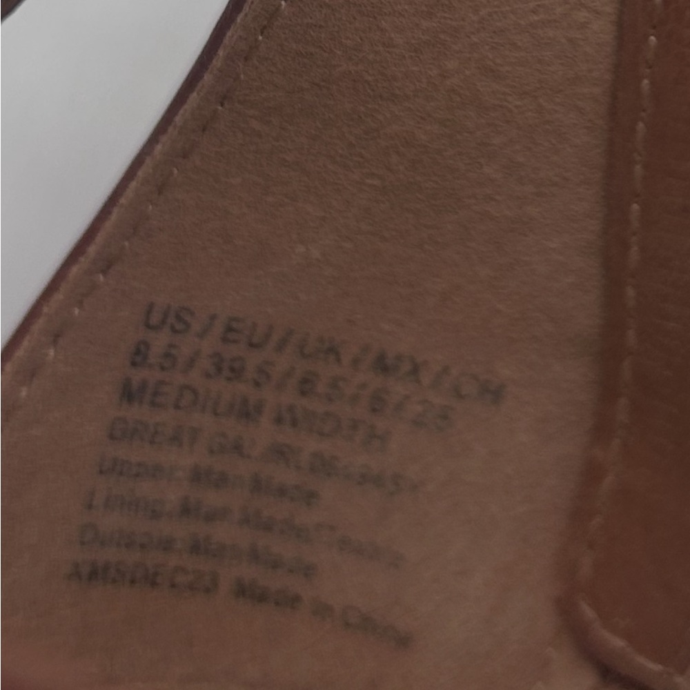 Kenneth Cole Reaction Tan Sandals - Picture 7 of 8